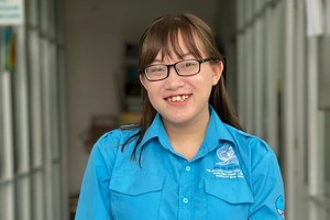 丹卿一直努力为帮助残疾青年作出贡献。