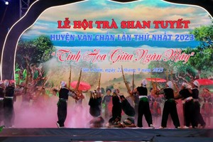 安沛省文振县江泉乡山雪茶盛会开幕式一景。（图：安沛报）