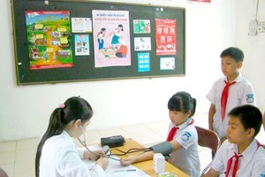 参加医保的学生、大学生将获国家辅助至少30%的医保费。