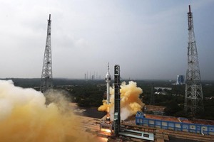 当地时间2023年10月21日，印度进行载人航天关键试验，成功发射了一艘不载人的飞船，飞船到达预定位置后，乘员舱成功与火箭分离并落入孟加拉湾。（图：CCTV）