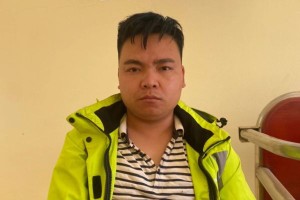 杀人嫌犯裴文泰到派出所自首。（图：警方提供）