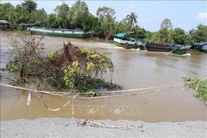 紧急修复土地严重坍塌地点