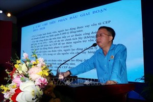 市劳动联团财政处主任高春阳在会上发言。（图：越通社）