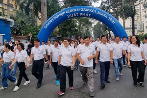 逾千人参加企业连接情义步行活动