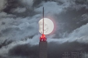 日本各地昨日清晨观测到月偏食