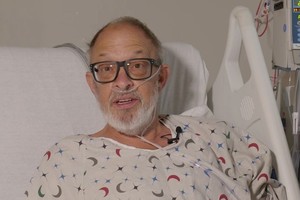 58岁的福西特为心脏病晚期病人，因患有一些并发症，不适合接受传统的心脏移植手术。（图：马里兰大学医学中心）