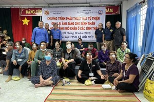 培德精舍理事会与术后病人合照。