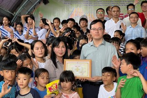 故乡人道中心向中国驻本市总领事馆致送感谢函。