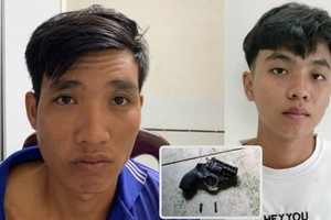 被刑拘的2名歹徒及查获的手枪（小图）。（图：警方提供）