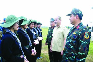 市司令部举行实弹演习