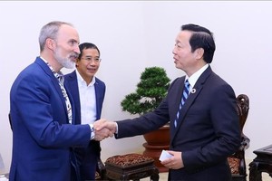 政府副总理接见美国教授