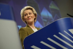 当地时间11月8日，欧盟委员会主席冯德莱恩在新闻发布会上发表讲话。（图：Getty Images）