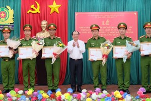 参加救火集体获奖