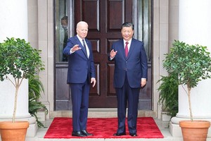 当地时间11月15日，中国国家主席习近平同美国总统拜登在斐洛里庄园举行中美元首会晤。（图：新华社）