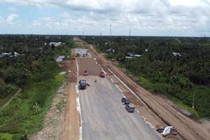 美顺-芹苴高速公路全线工程获承包商承诺于今年12月20日竣工。（图：越通社）