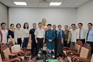 市越中友协与中华人民共和国退役军人事务部烈保中心代表团合作留念。