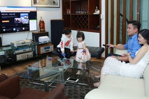 许多越南家庭选择国际电视节目以娱乐。