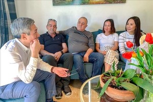 越南驻以色列大使看望慰问旅以越侨。（图：越通社）