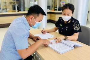 海关部门指引企业办理相关手续。