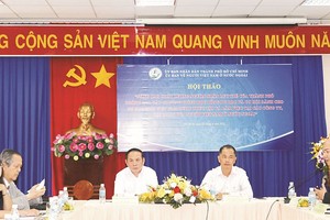 参与透过在侨胞公司、集团工作的合作计划提高本市年轻人力资源素质会议的代表。