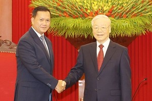党、政领导会见柬王国首相