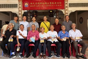 徐氏宗祠祭祀偃王远祖暨敬老活动