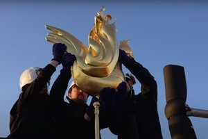 巴黎圣母院塔尖重新安放公鸡风向标