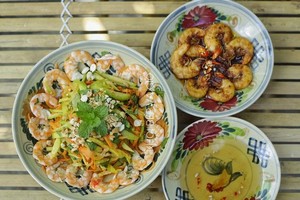 方荣的烹饪视频吸引了众多观众。