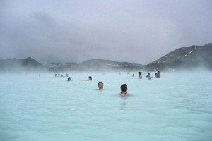 冰岛著名景点“蓝湖”地热温泉一景。（图：互联网）