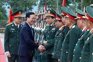 国家主席视察军队训练工作