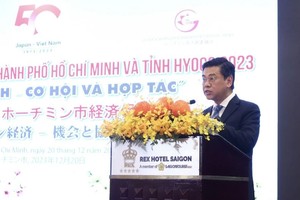 市人委会副主席阮文勇致开幕辞。（图：越通社）