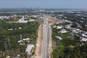 与美顺２桥对接的美顺-芹苴高速公路起段。（图：越通社）