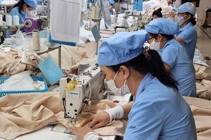 纺织品成衣业是聘用大量劳工的行业之一。