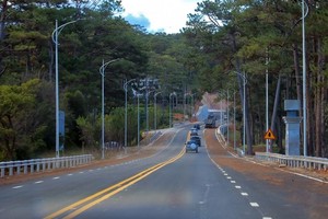 帕廉岭道路一隅。（图：林同报）