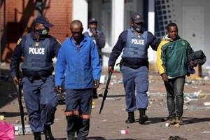 警察抓获2名犯罪嫌疑人。（图：互联网）