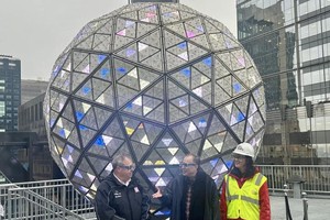 纽约时报广场新年倒计时水晶球亮相