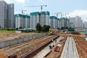 在守德市隆平坊的环市三路项目。