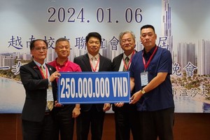 高雄科技大学越南校友会向弱势群体送暖