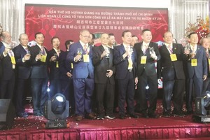 黄氏宗祠第廿九届理事会全体成员在就职联欢晚会合照。