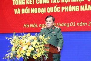 国防部副部长黄春战在会上发表讲话。（阮明）