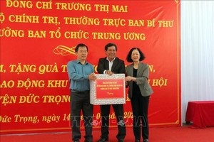 中央组织部长张氏梅探望林同省