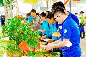 众多年轻人前来品尝美味素食自助餐。（图：市党部新闻网）