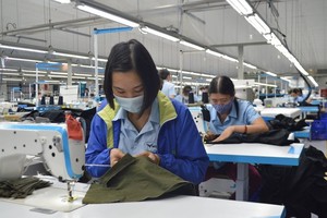 一公司的纺织品成衣生产线。（图：VOV）