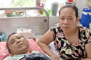 山氏后在医院照顾丈夫。