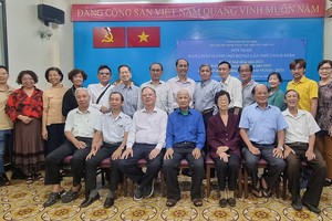 积极推广民族文学艺术作品