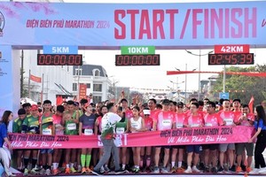 近1500名国内外运动员参加今年奠边府马拉松赛