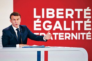 马克龙16日在总统府宣布改革措施。（图：互联网）