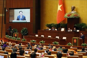 国会主席王廷惠在闭幕会议致辞。（图：越通社）