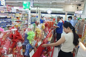 市民开始购买年货。