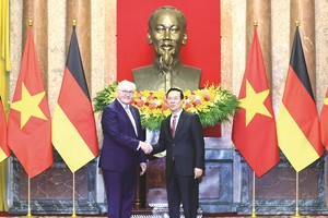 国家主席武文赏主持欢迎德国总统仪式